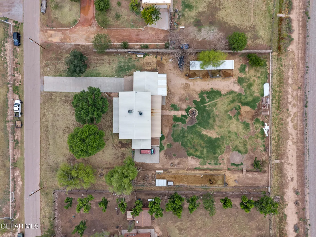 Photo of 6040 STRAHAN Road