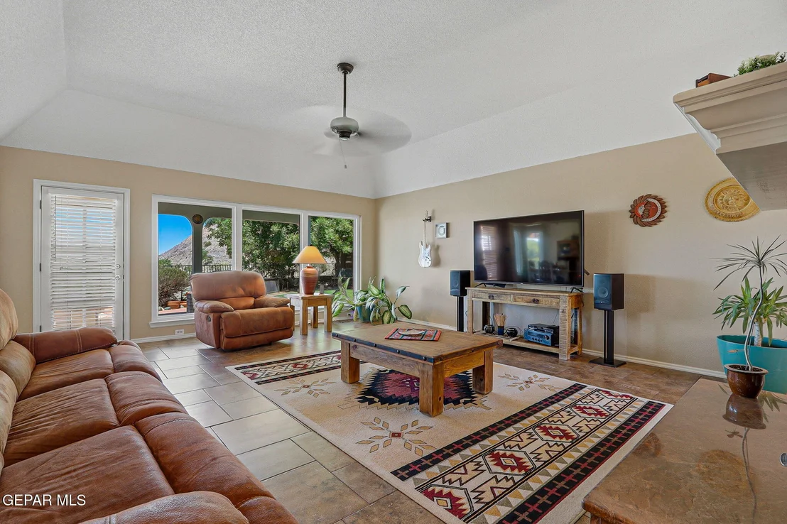 Photo of 805 BRUSSELS Way