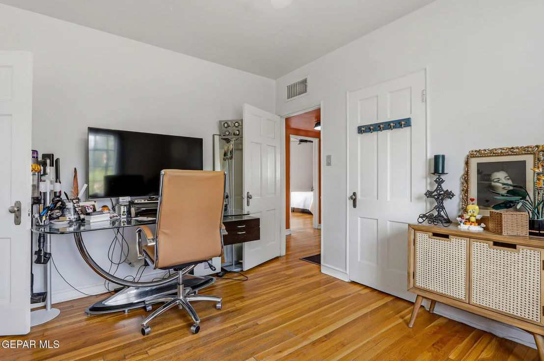 Photo of 700 E BALTIMORE Drive