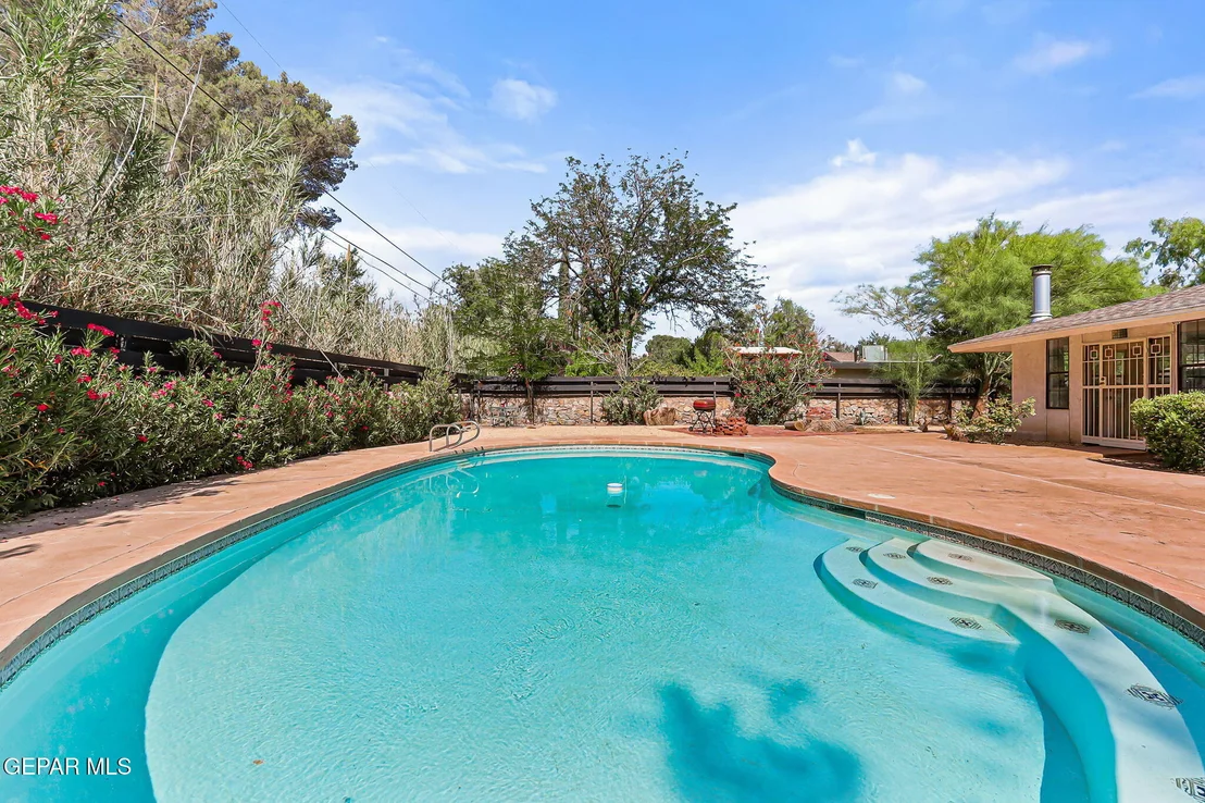 Photo of 745 Rinconada Lane