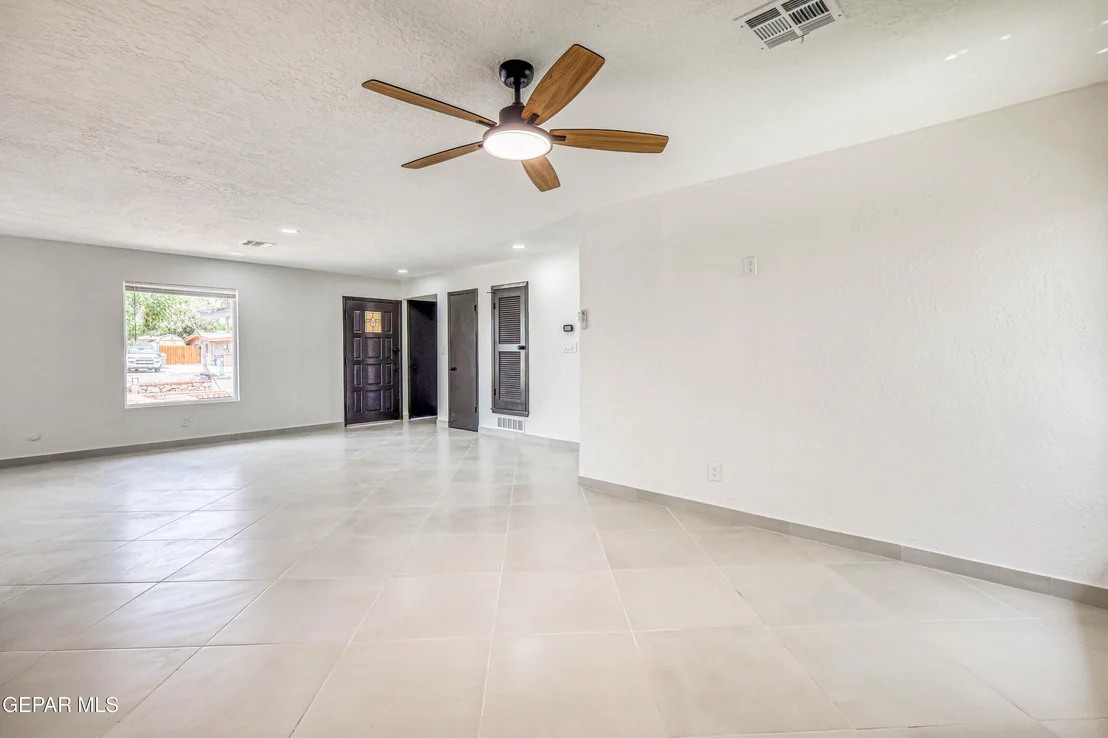 Photo of 712 CARABINAS Way