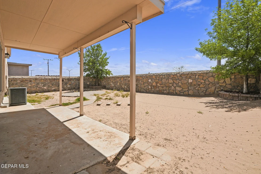Photo of 813 Desert Bush Drive