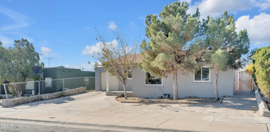 Photo of 829 Huckleberry Street