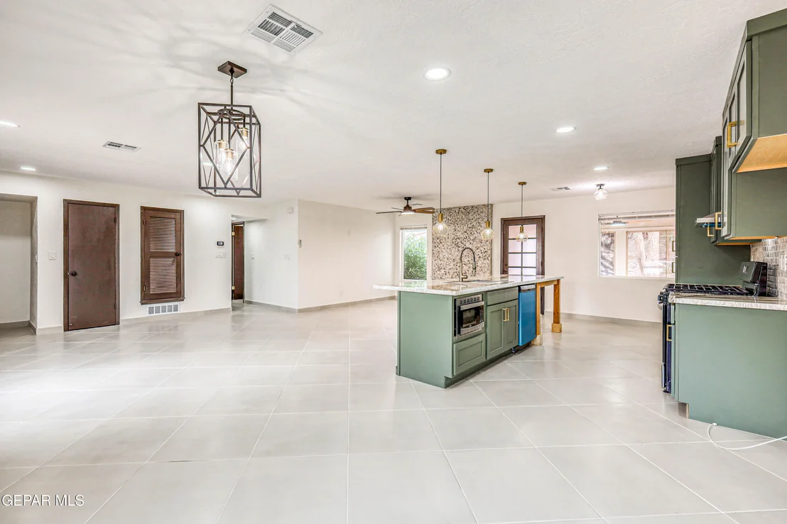 Photo of 712 CARABINAS Way