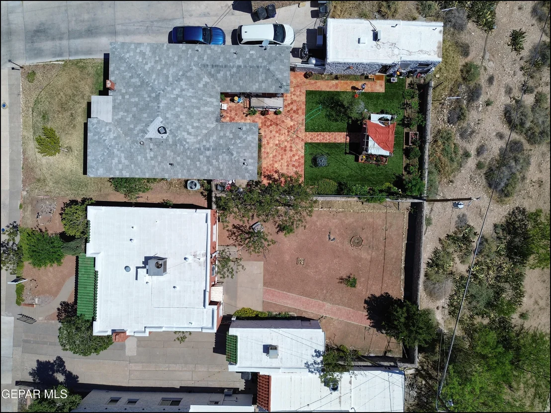 Photo of 912 MESITA Drive