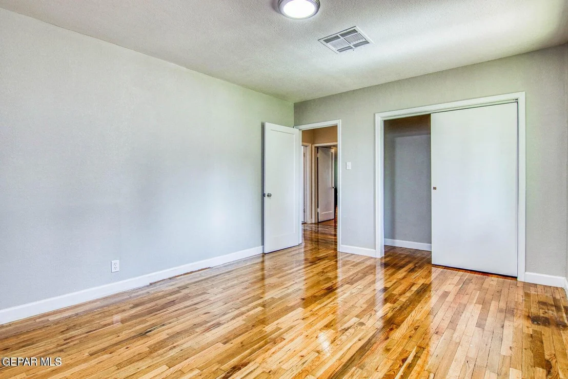 Photo of 915 Sparks Circle
