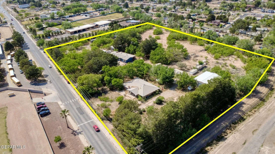 Photo of 587 BAUMAN Road