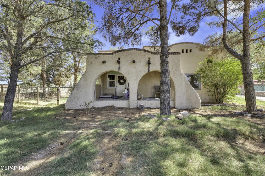Photo of 932 W Borderland Rd. Road