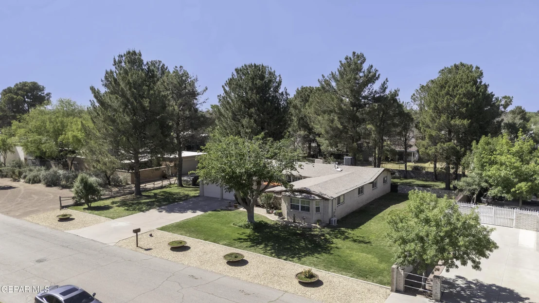 Photo of 801 MONTCLAIR Drive