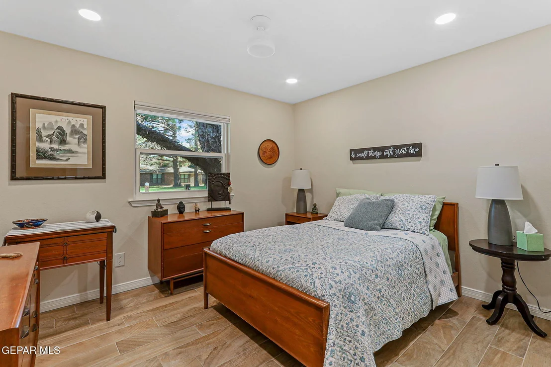 Photo of 717 LIVE OAK Drive