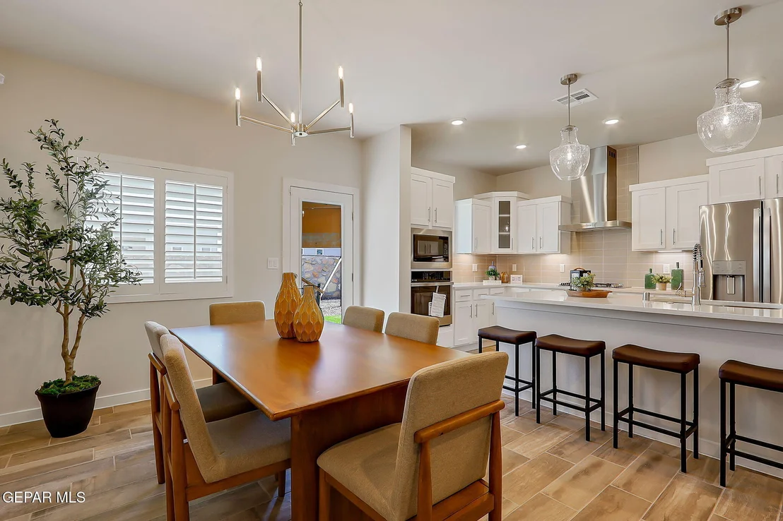 Photo of 924 Nayland Place