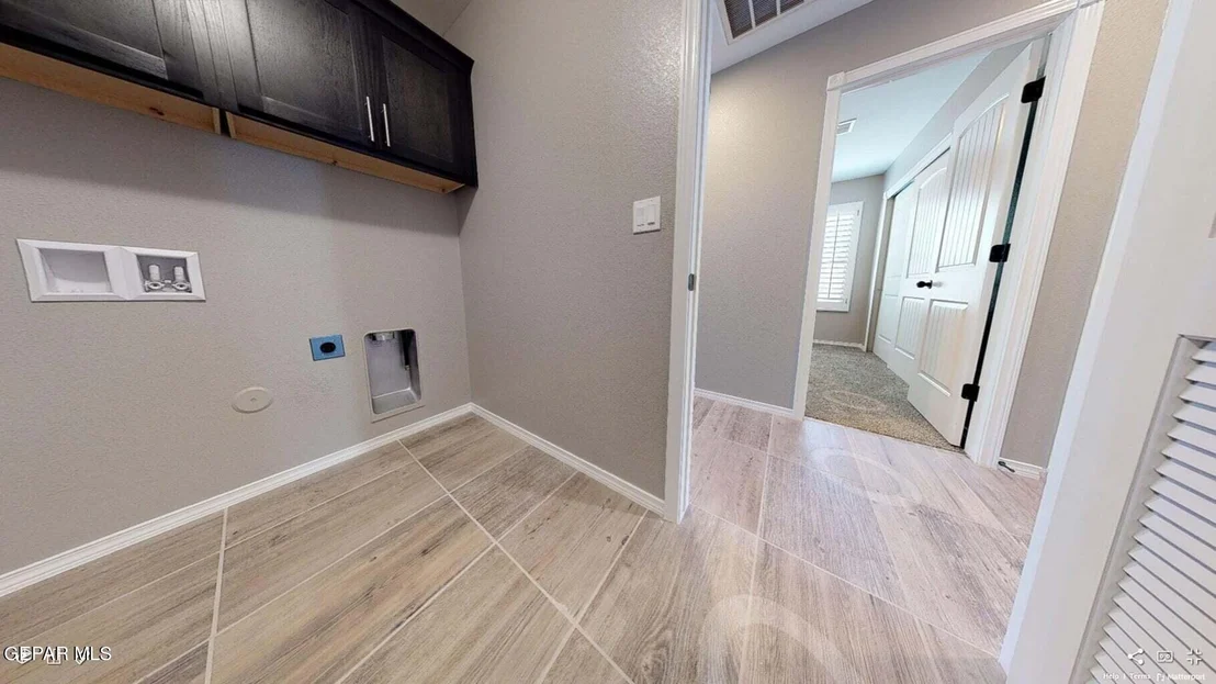Photo of 924 Sandhurst Place