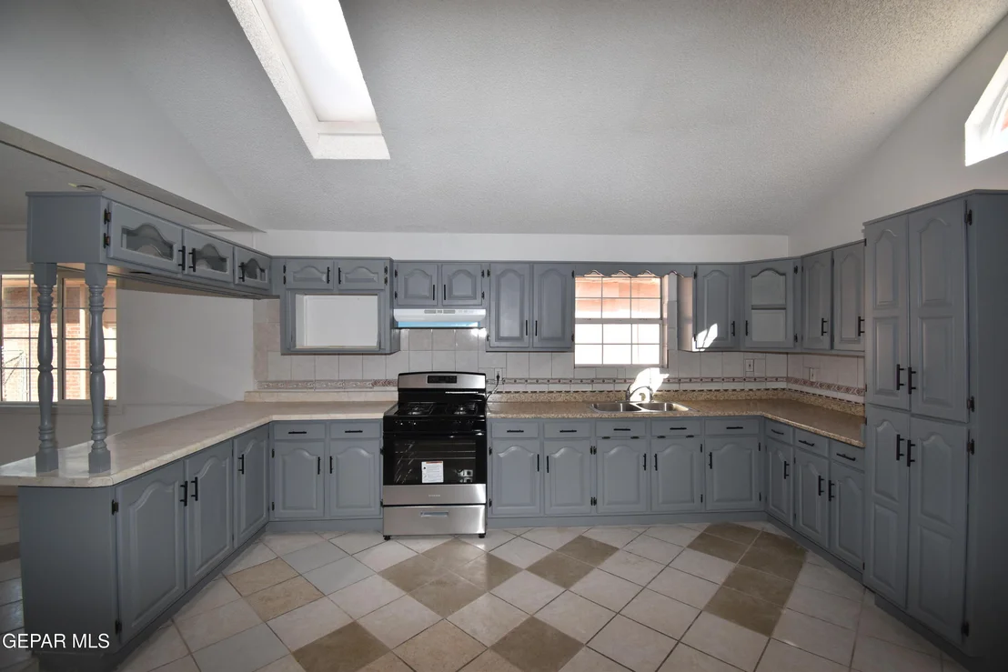 Photo of 321 APODACA Place