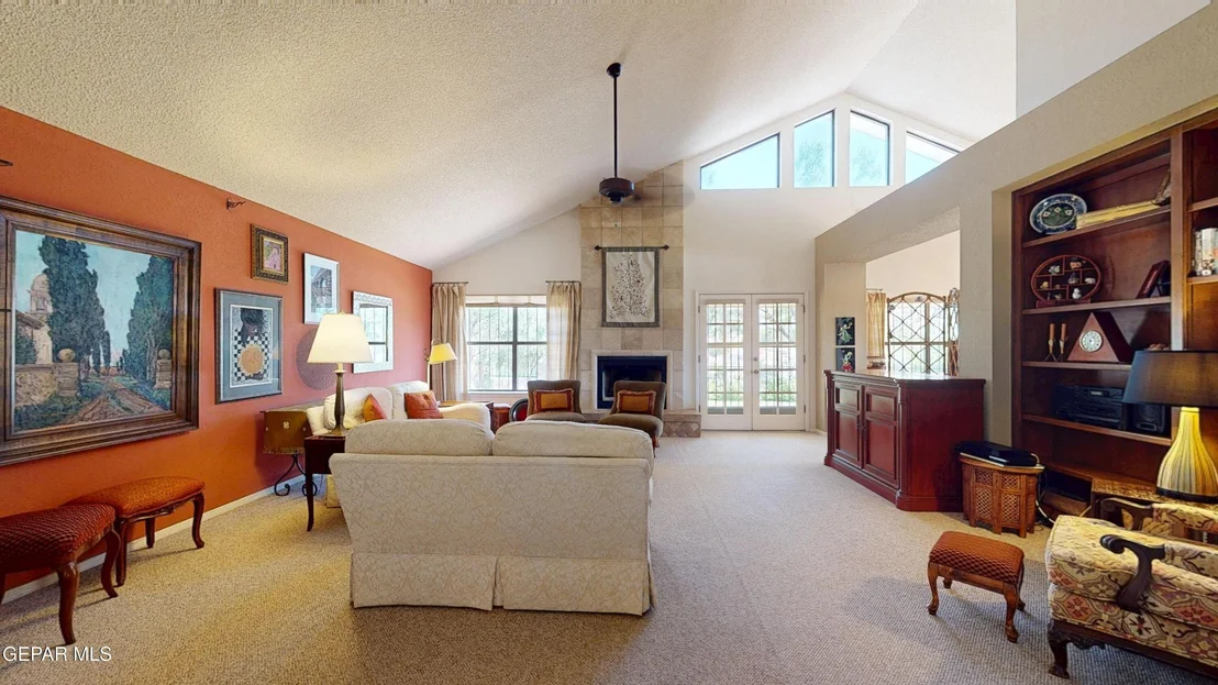 Photo of 724 CHELTENHAM Drive