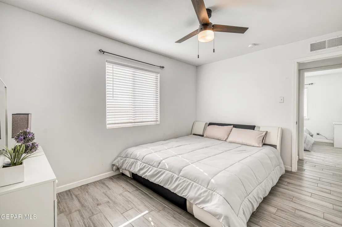 Photo of 232 E BORDERLAND Road