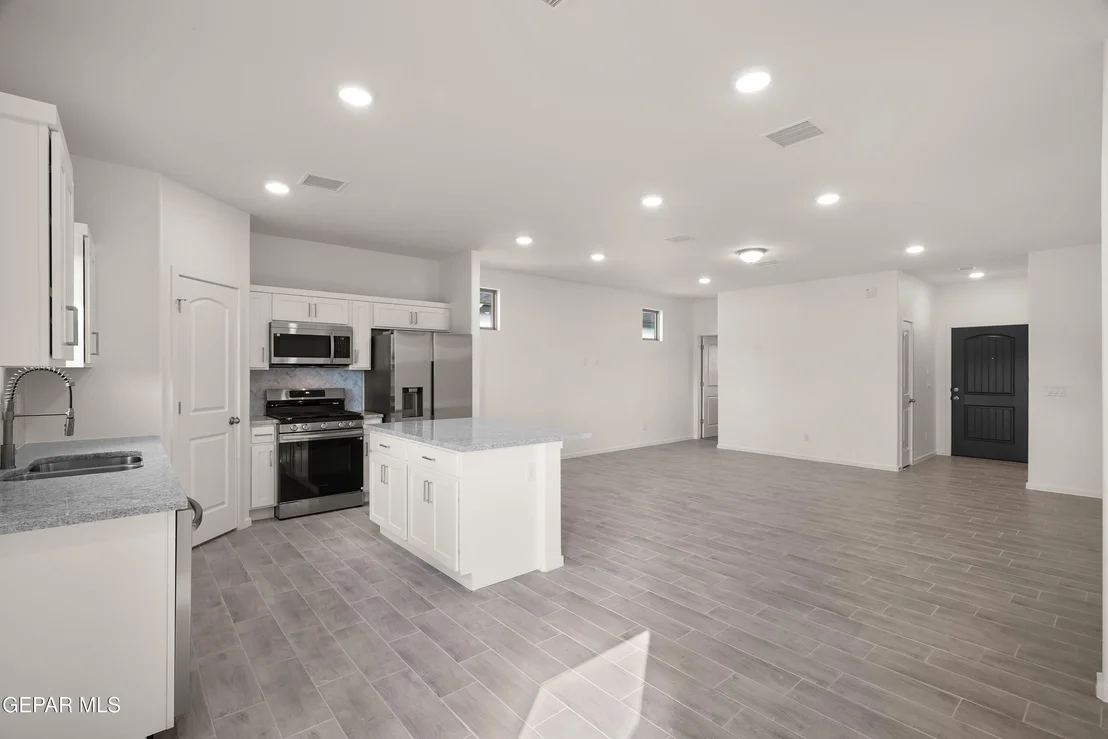 Photo of 13833 Summer Wave Avenue