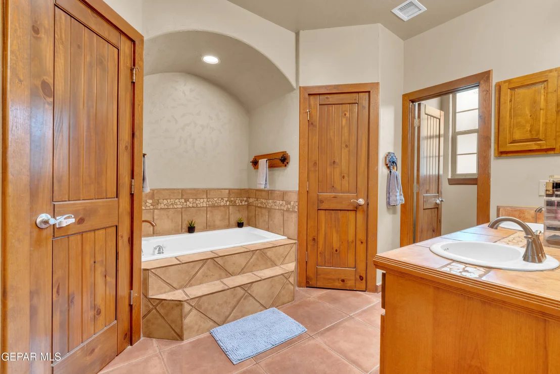 Photo of 1072 LOS MOROS Drive
