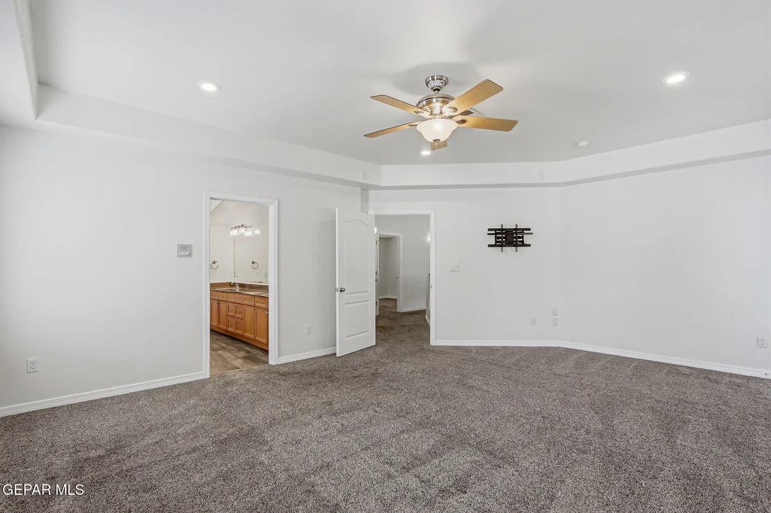Photo of 6516 WIND RIDGE Drive