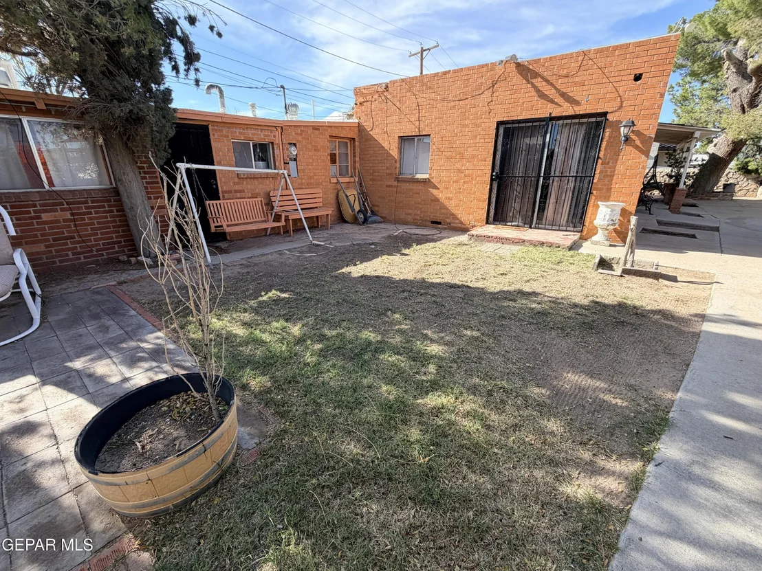 Photo of 6422 GEIGER Avenue