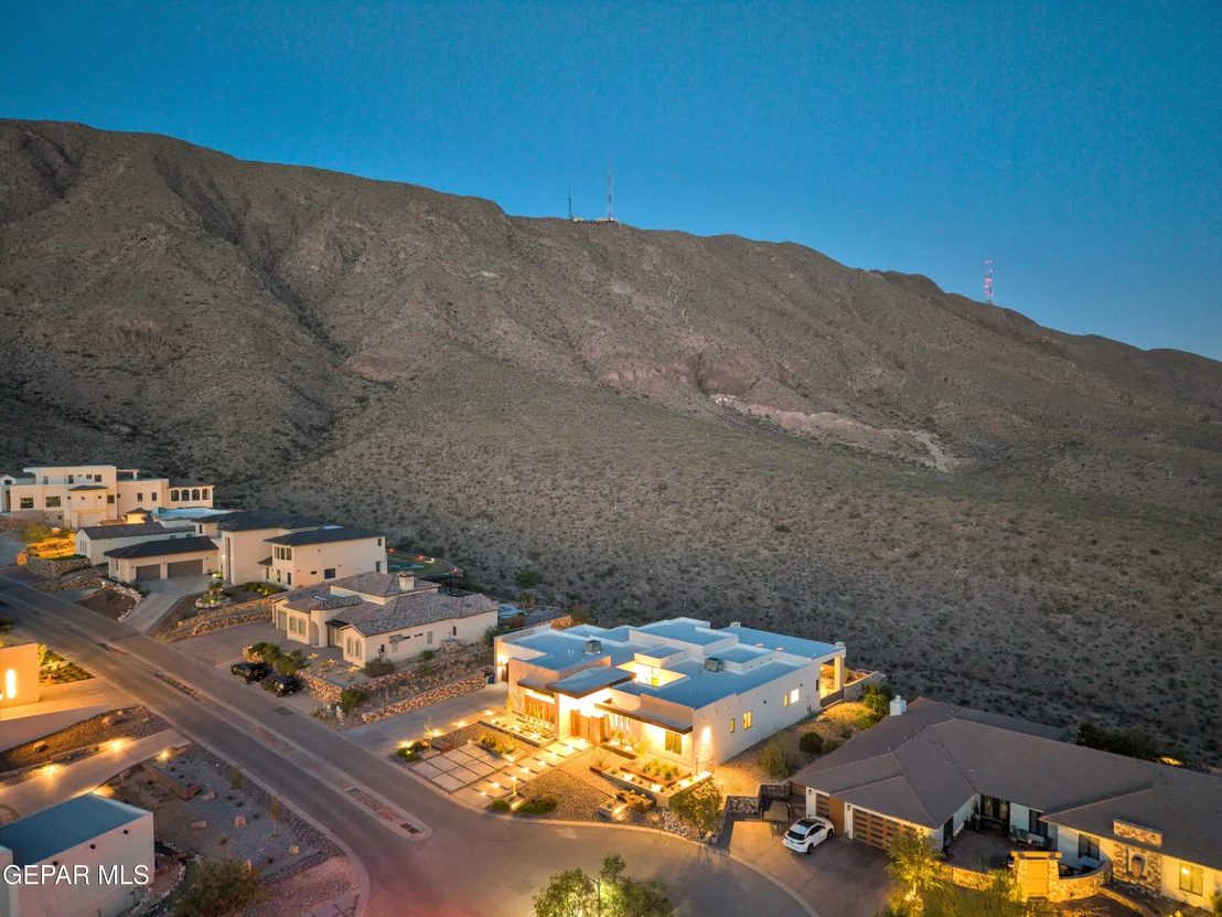 Photo of 386 ROCKY POINTE Drive