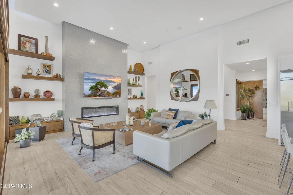 Photo of 386 ROCKY POINTE Drive