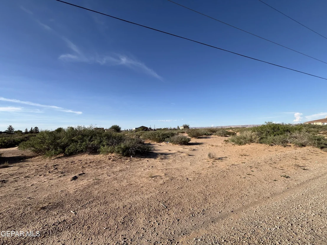 Photo of 15261 Tungsten Road