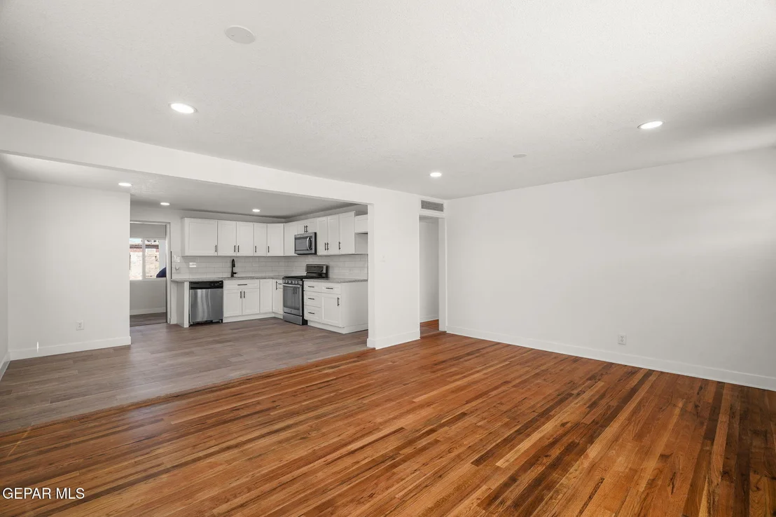 Photo of 3125 Mobile Avenue