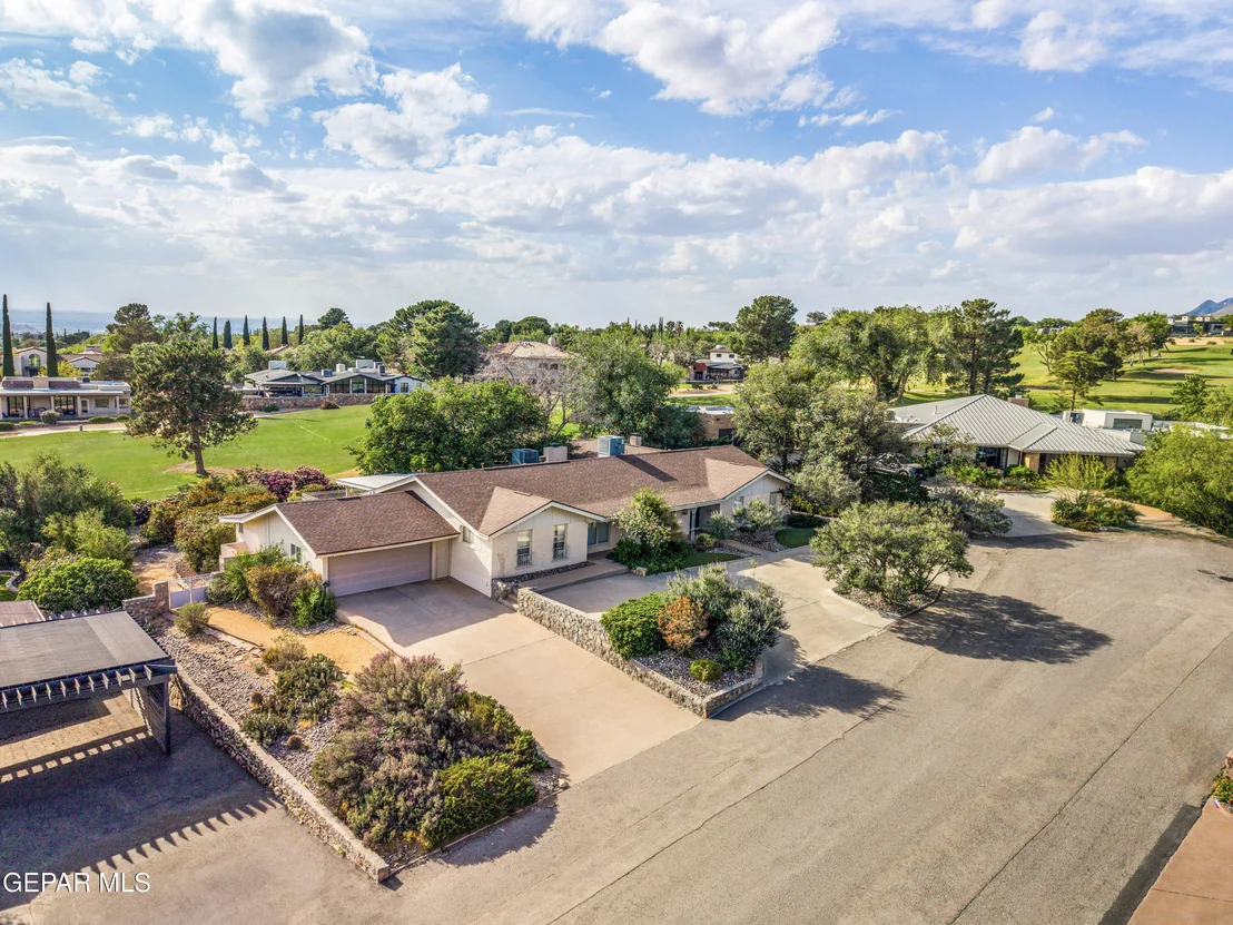 Photo of 849 River Oaks Drive