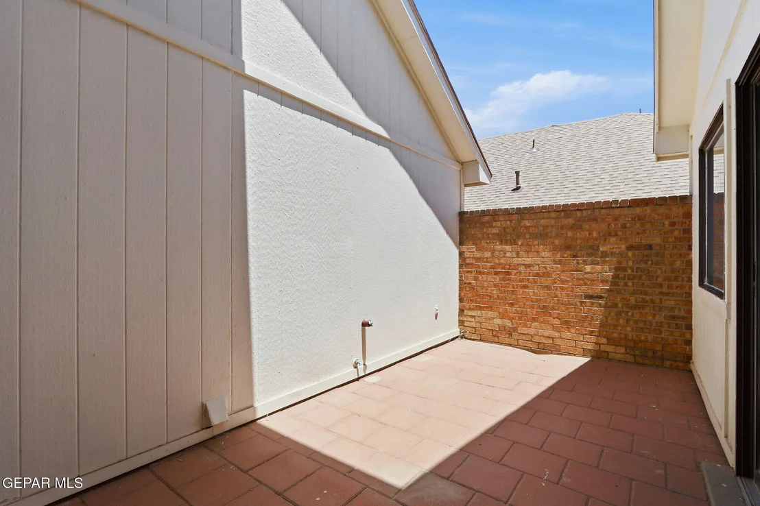 Photo of 628 WOODCREST Lane