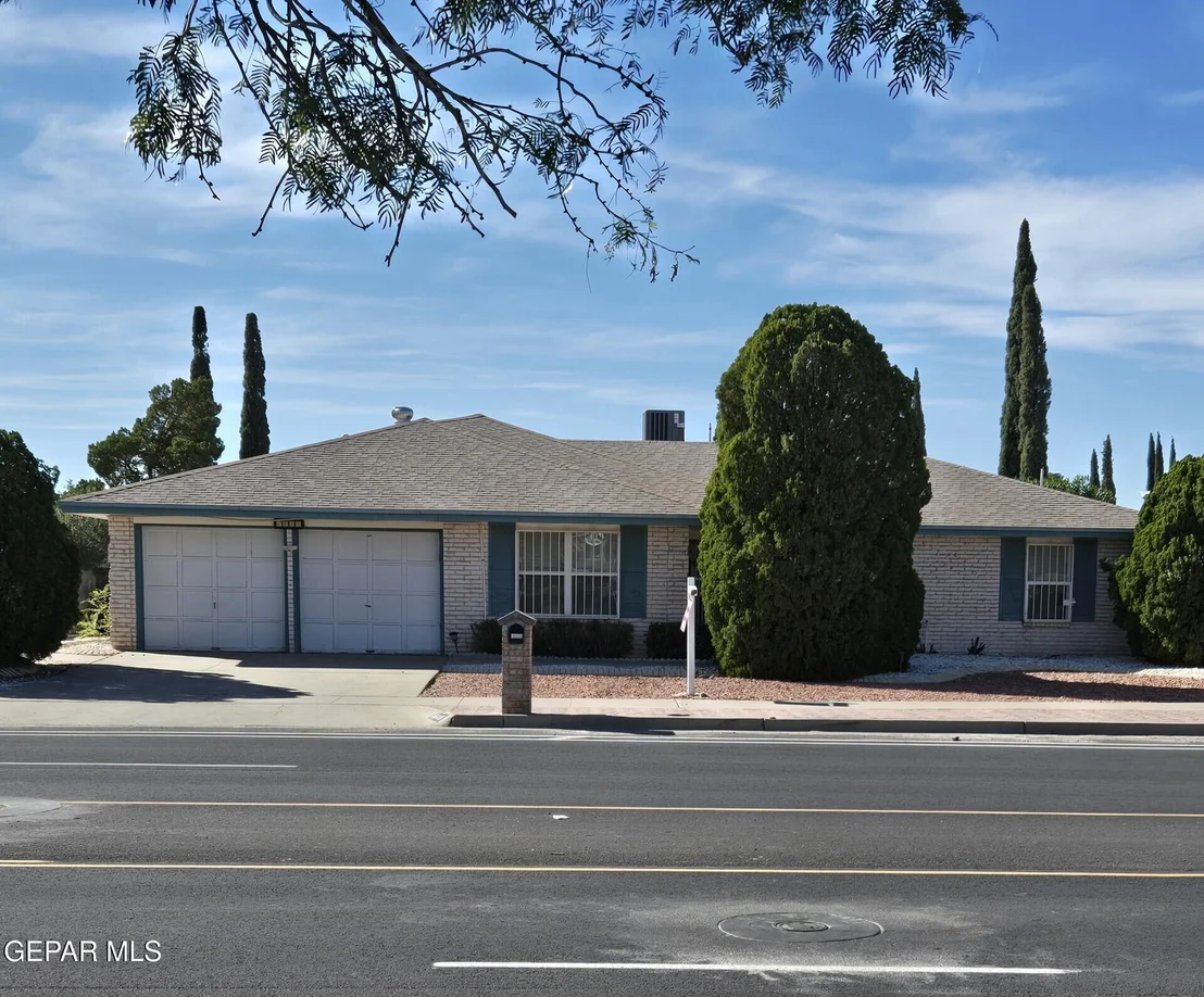 Photo of 1649 LOMALAND Drive
