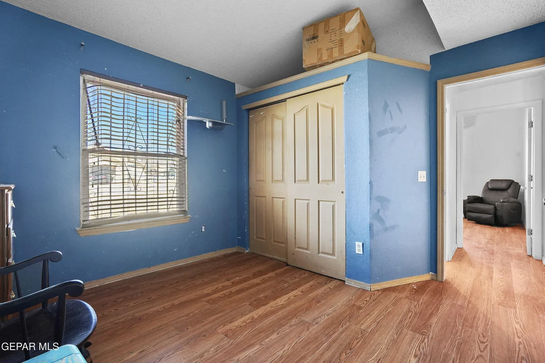 Photo of 5984 CHIPPENDALE Avenue