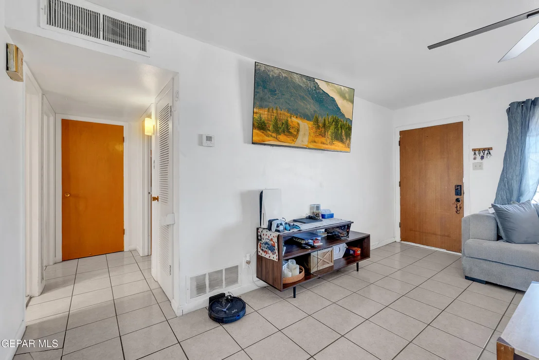 Photo of 3818 JACKSON Avenue