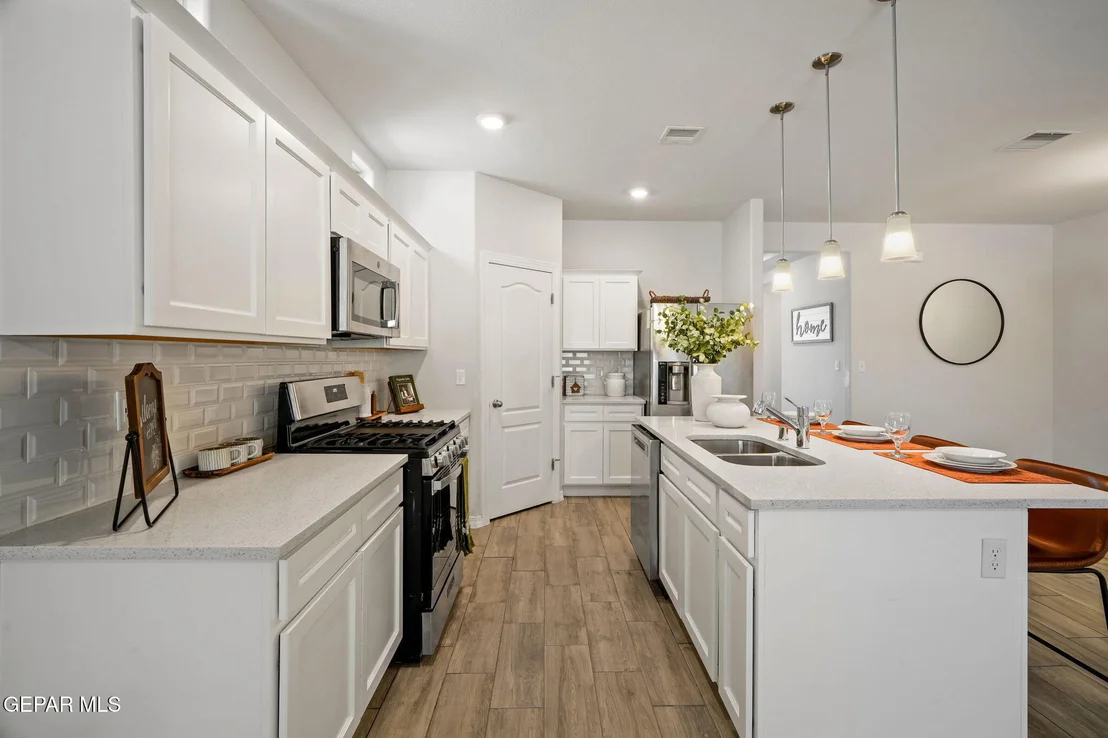 Photo of 913 Airship Place