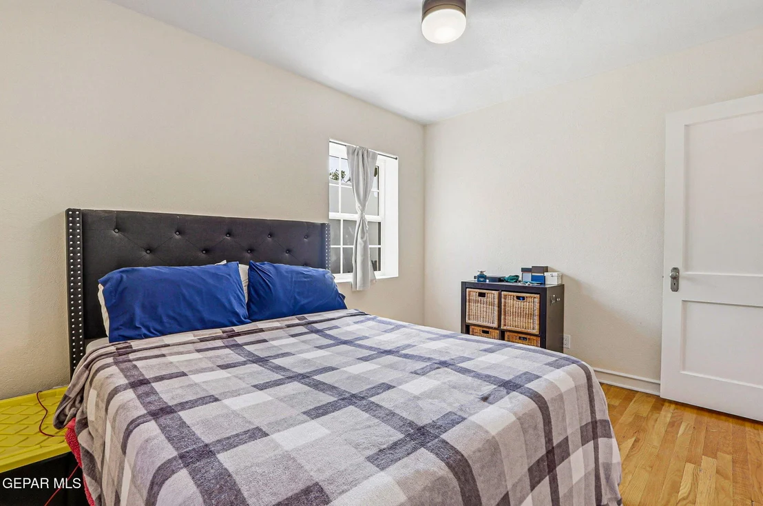 Photo of 2037 CRESCENT Circle