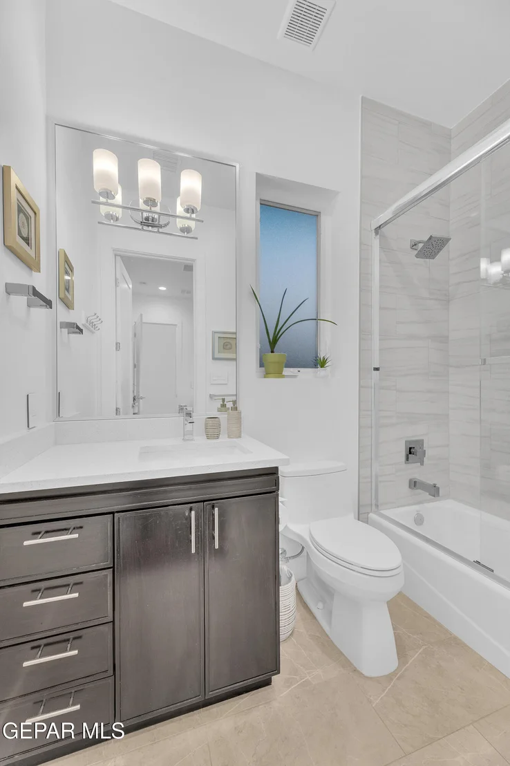 Photo of 386 ROCKY POINTE Drive