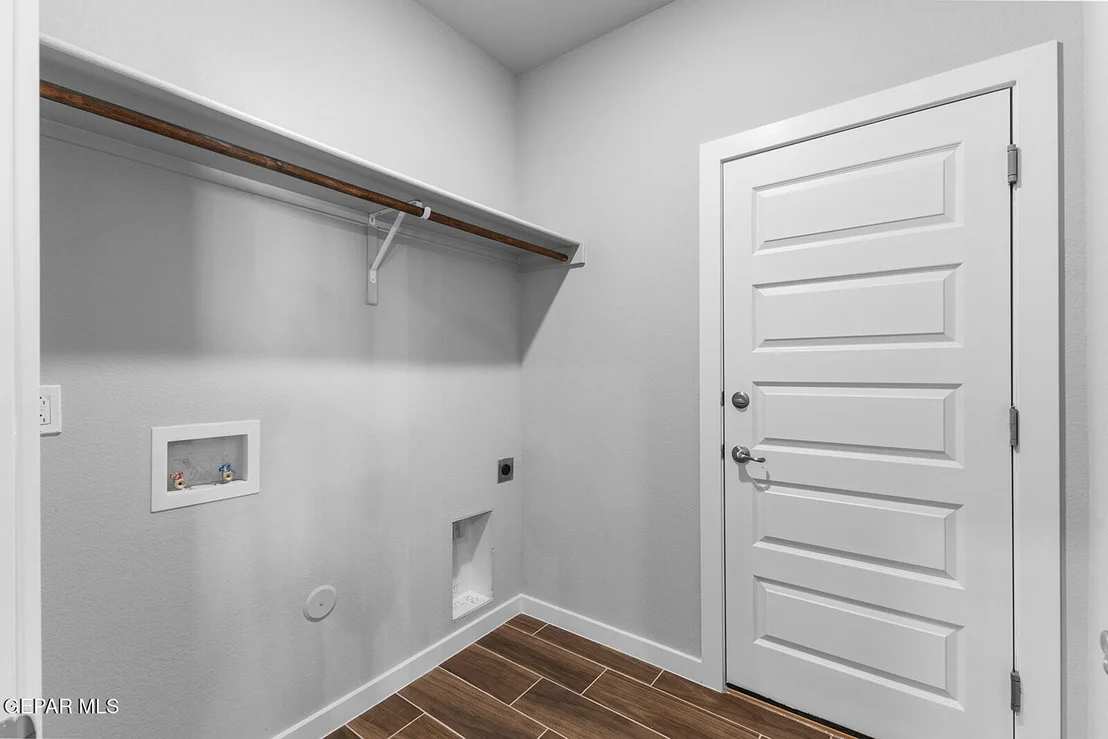 Photo of 937 Nayland Place