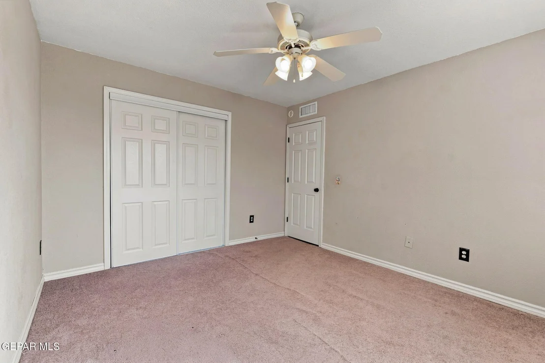 Photo of 860 HEMPSTEAD Drive
