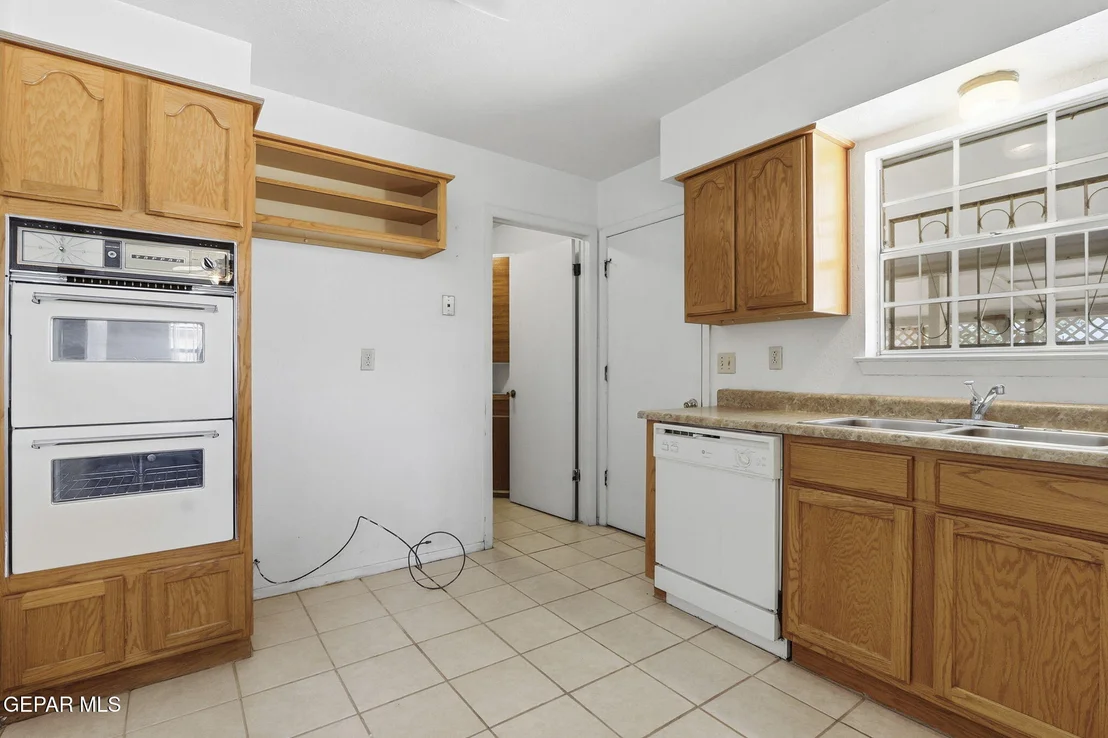 Photo of 8025 GILBERT Drive