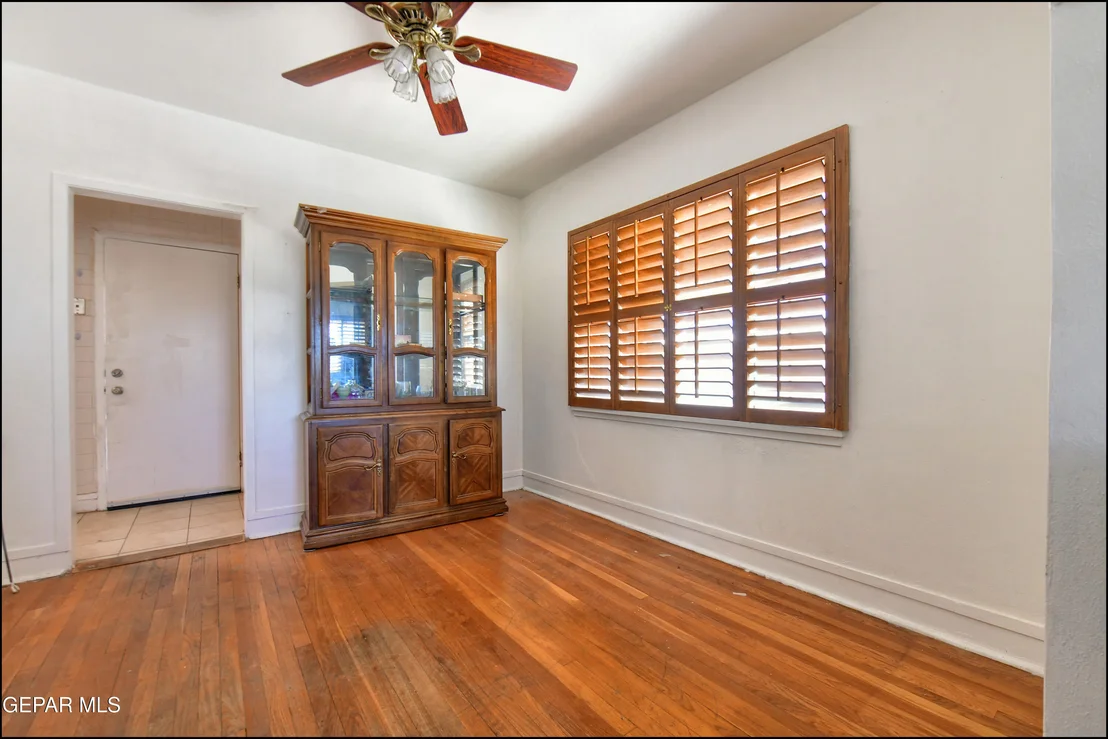Photo of 912 MESITA Drive