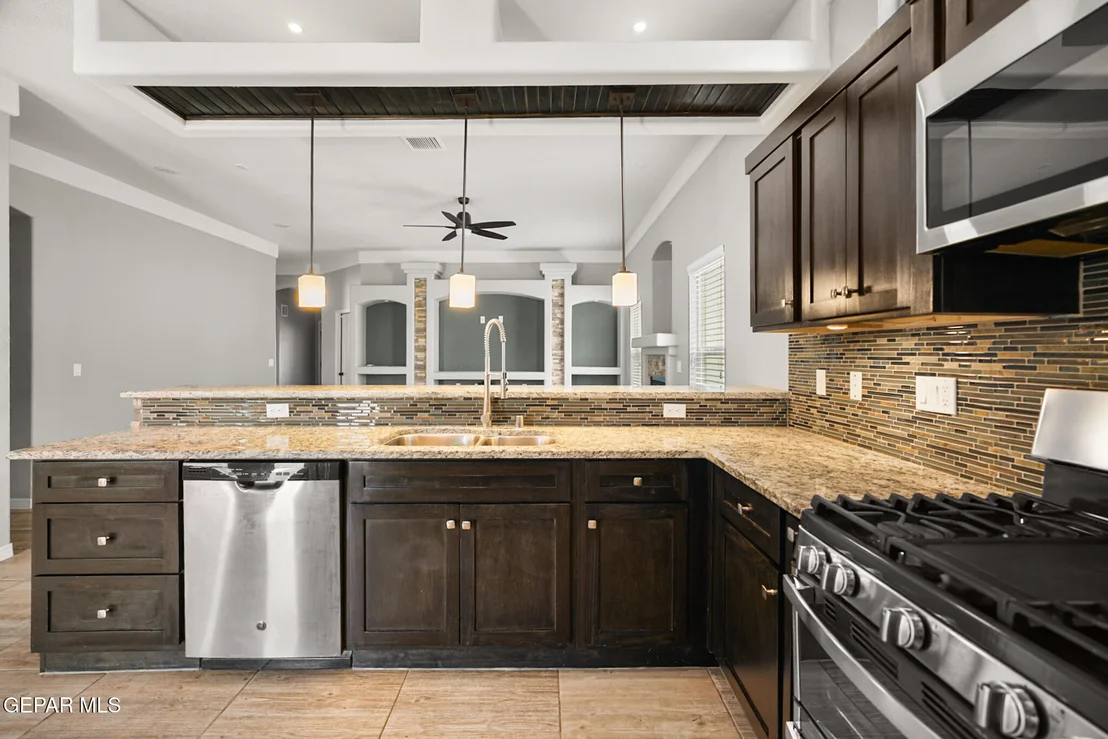 Photo of 654 DARLINGTON Drive