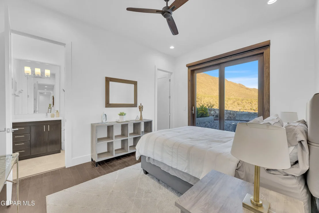 Photo of 386 ROCKY POINTE Drive