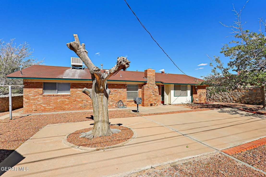 Photo of 7213 CLEMENTE Avenue