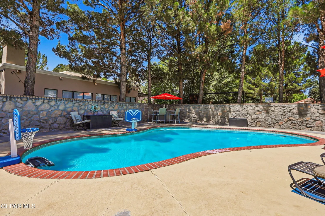 Photo of 716 Willow Glen Drive