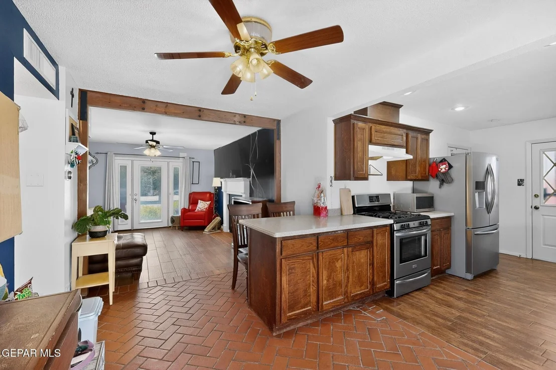Photo of 537 RIDGEMONT Drive