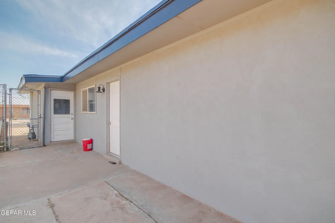 Photo of 6012 SINCLAIR Street
