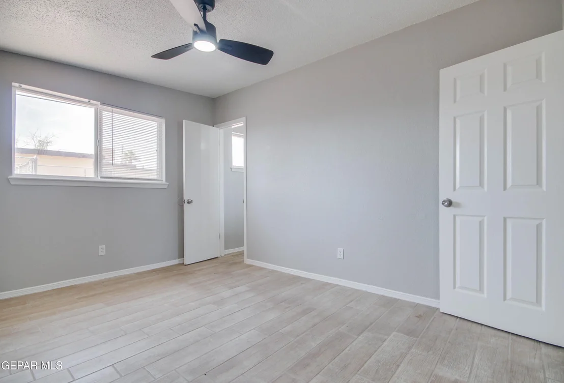 Photo of 6012 SINCLAIR Street