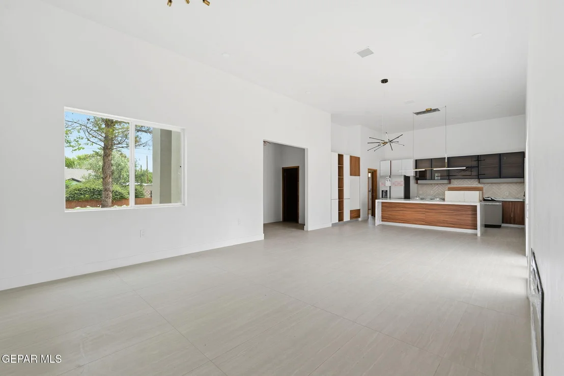Photo of 115 BIRD Avenue