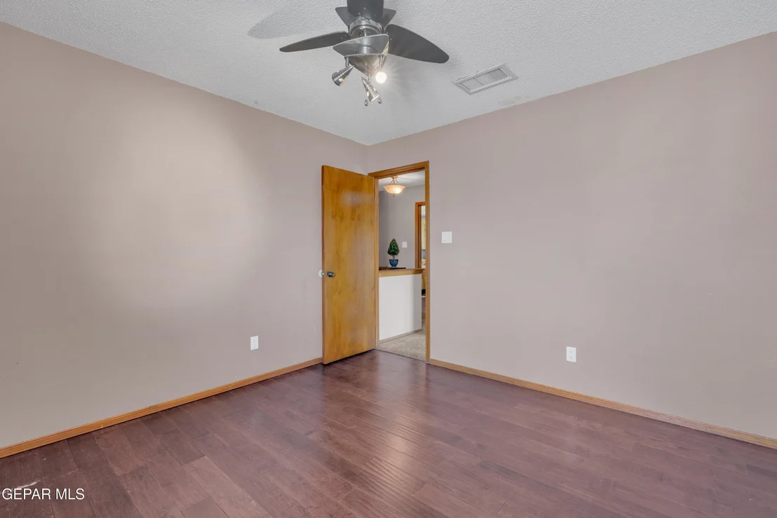 Photo of 2121 GREENLEE Drive