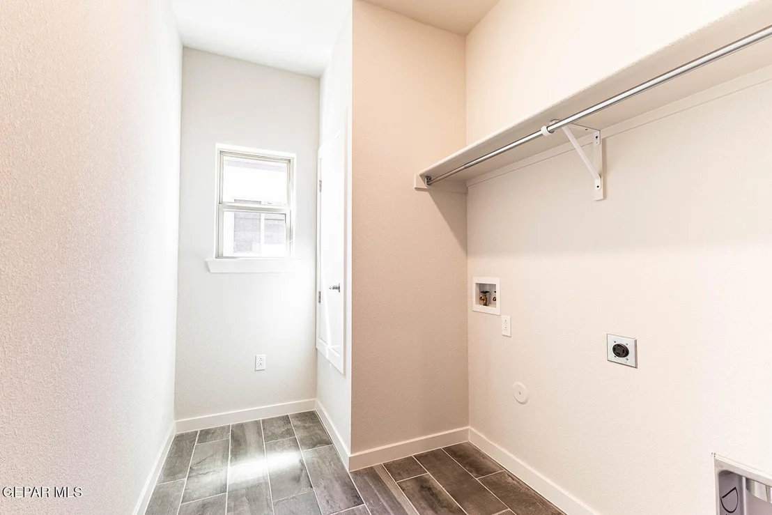 Photo of 933 Nayland Place
