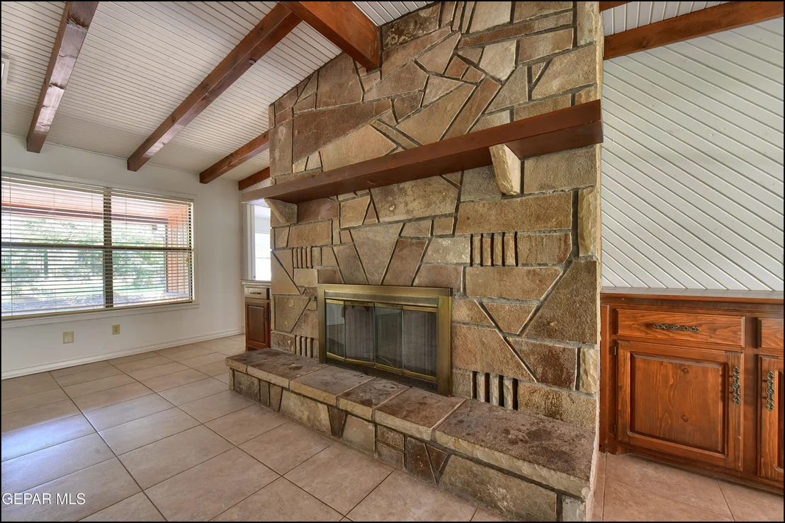 Photo of 6525 UPPER VALLEY Road